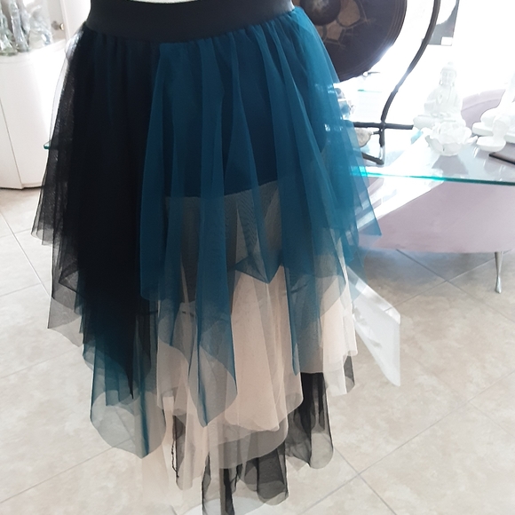 TULLE SKIRT LAYERED IN 3 COLORS EUC L - Picture 1 of 3